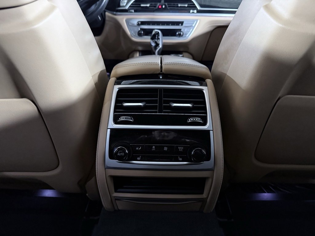 Used 2022 BMW 750i xDrive w/ Executive Package image 44