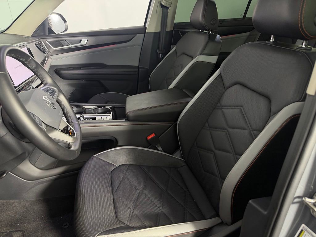 Used 2024 Volkswagen Atlas Peak Edition SE AWD/4WD image 23