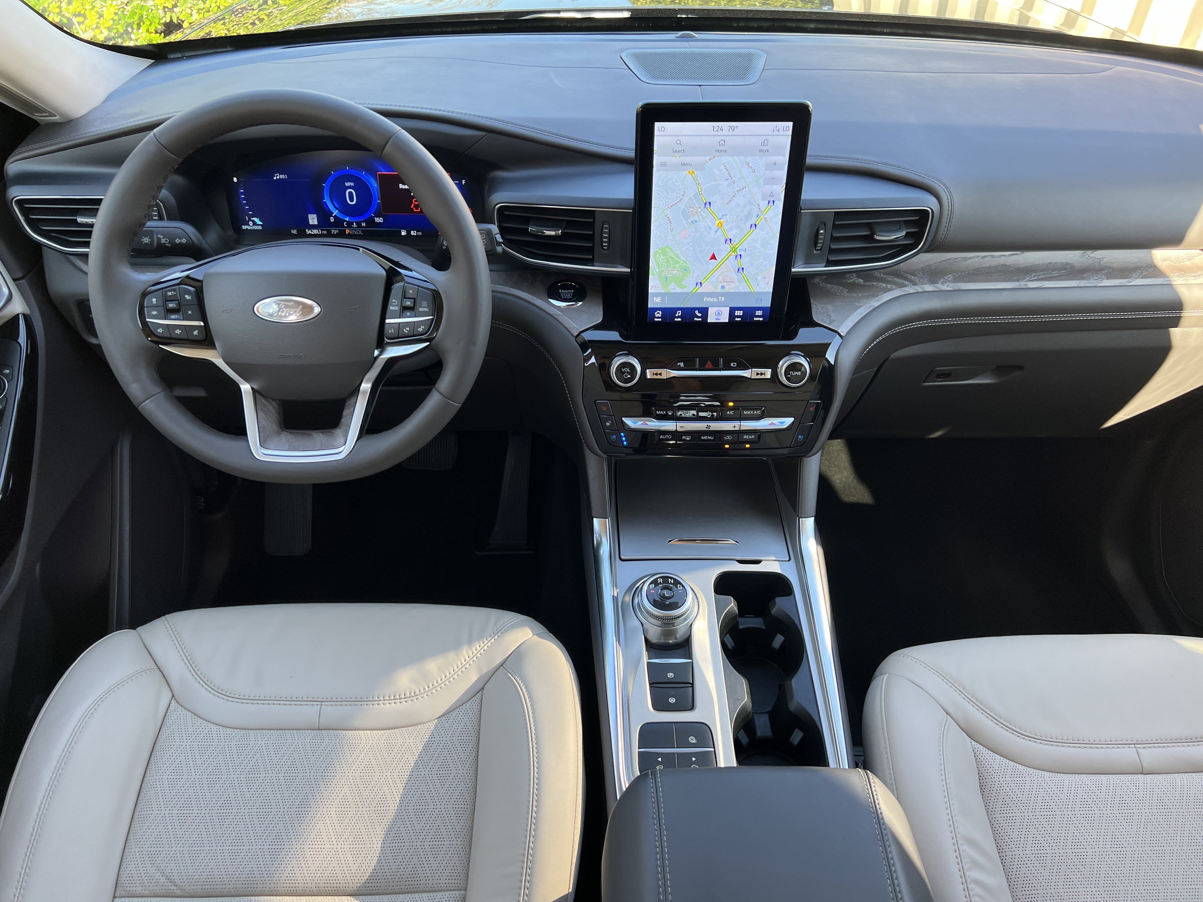 Used 2023 Ford Explorer Platinum w/ Technology Package image 17