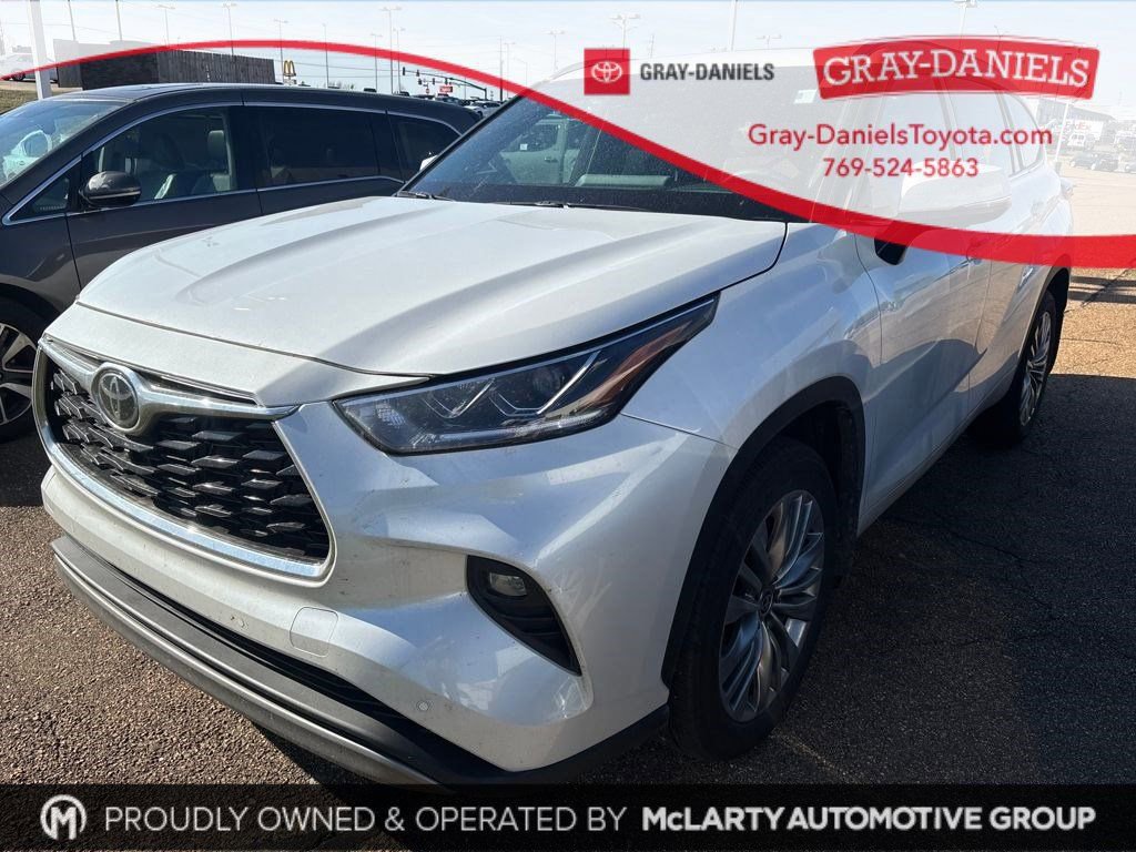 Used 2025 Toyota Highlander Platinum image 36