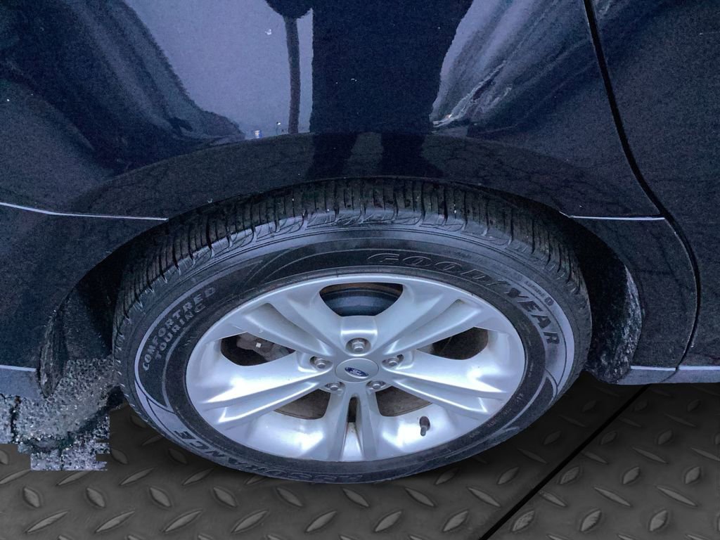 Used 2016 Ford Taurus SE image 22