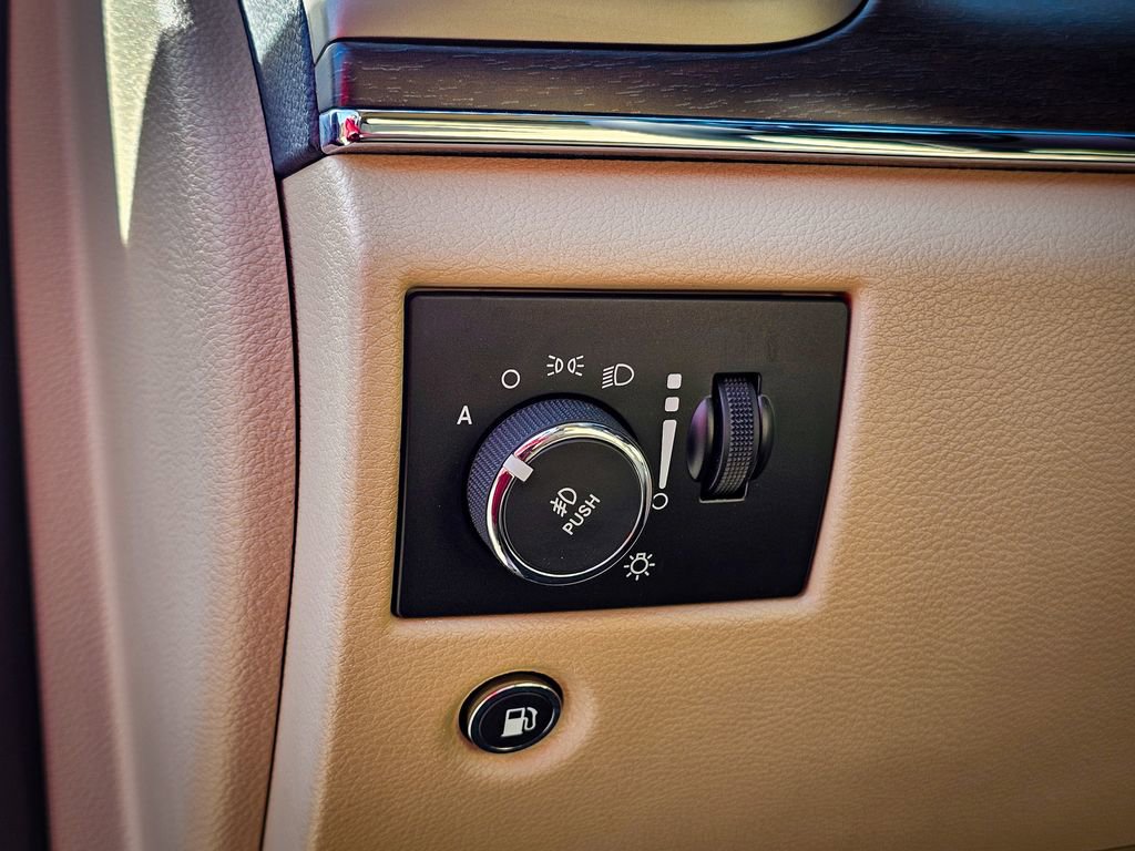 Used 2017 Jeep Grand Cherokee Limited image 15