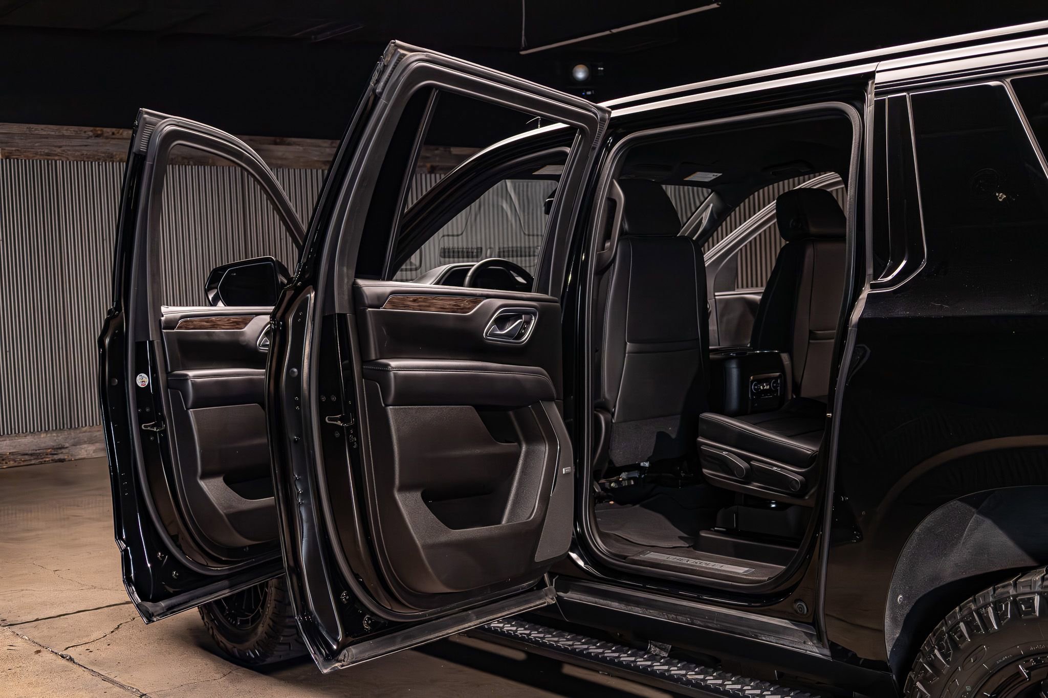 Used 2021 Chevrolet Suburban Z71 w/ Z71 Off-Road Package AWD/4WD image 29