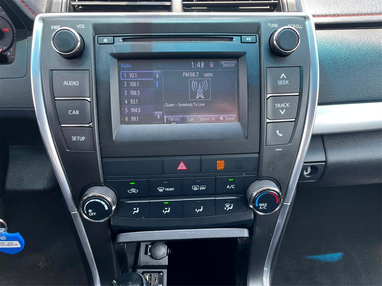 Used 2017 Toyota Camry SE image 14