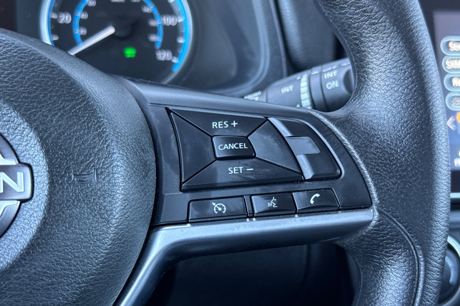 Certified 2025 Nissan Leaf S FWD image 39