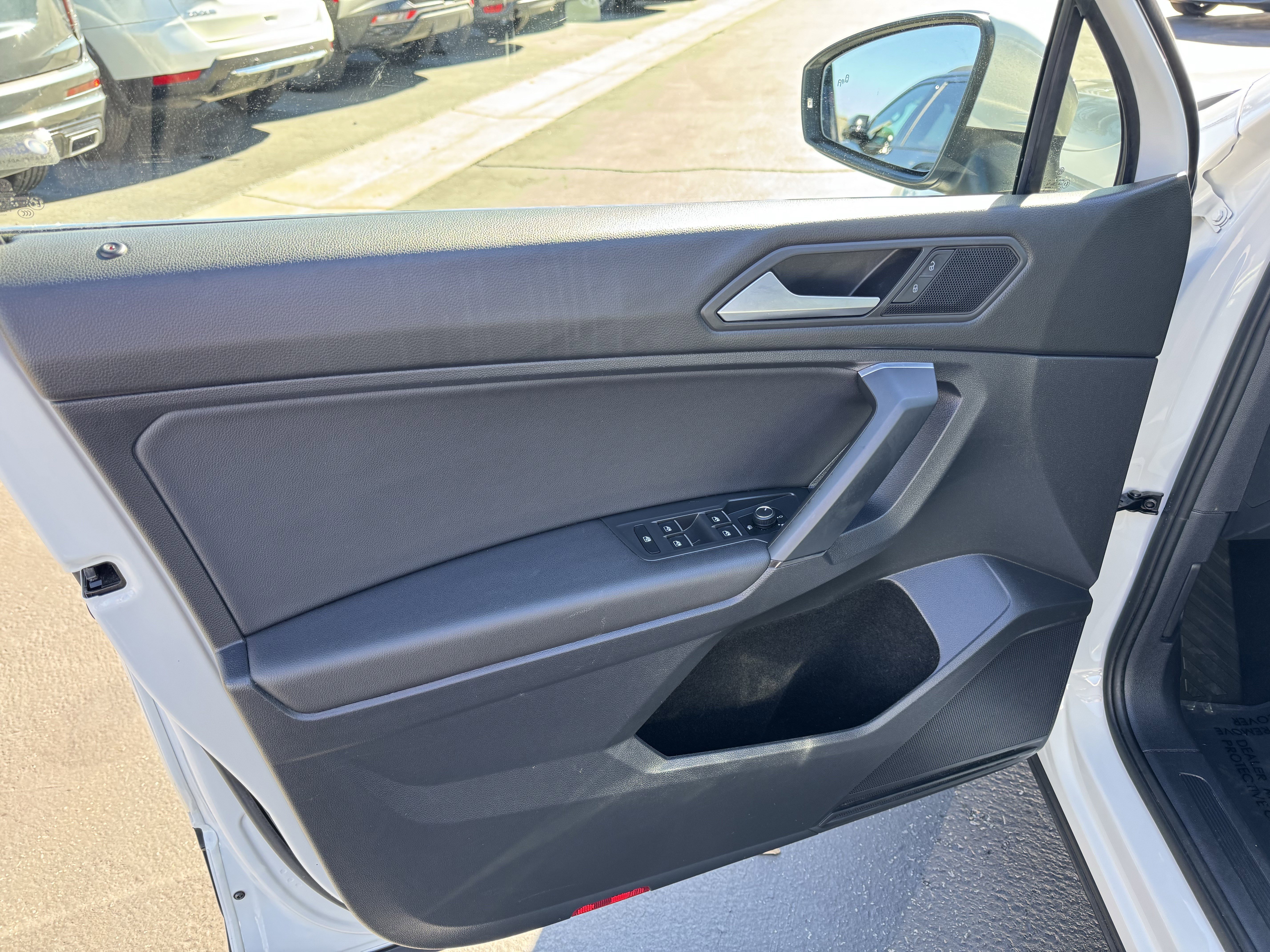 Certified 2019 Volkswagen Tiguan SE w/ Panoramic Sunroof Package image 14