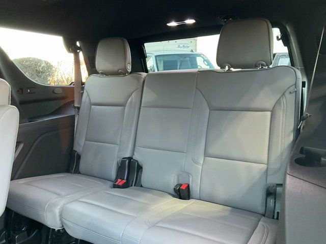 Used 2022 GMC Yukon SLT w/ SLT Premium Package image 17