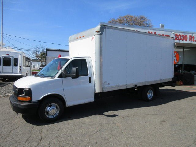 Used 2014 Chevrolet Express 3500 Extended RWD image 2