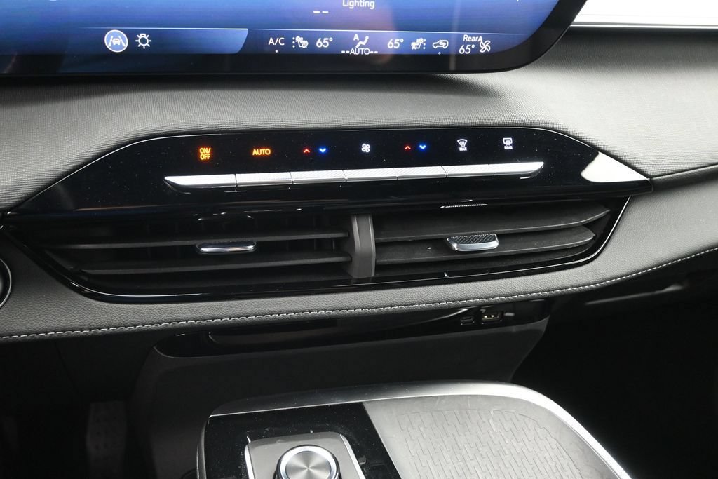 Used 2025 Buick Enclave Sport Touring AWD/4WD image 17