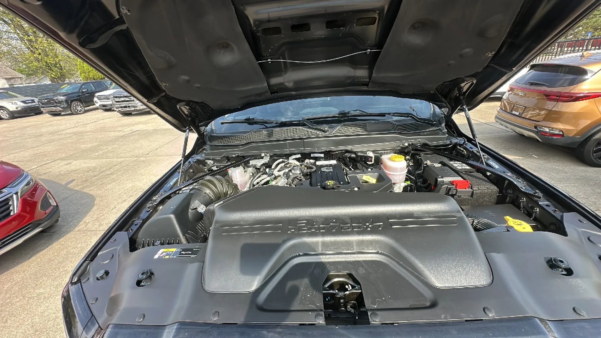 Used 2025 RAM 2500 Laramie AWD/4WD image 34