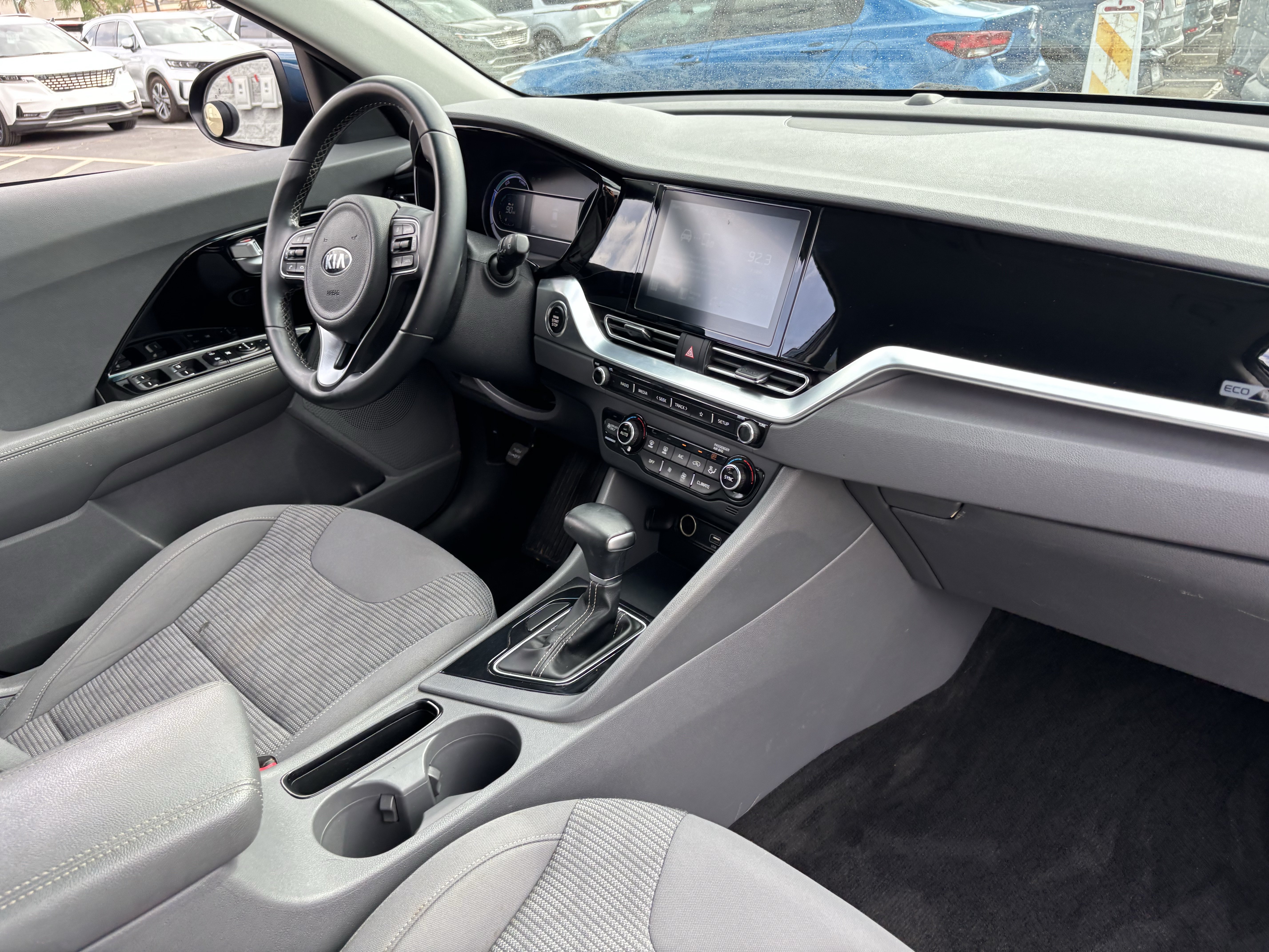 Used 2020 Kia Niro LXS FWD image 10