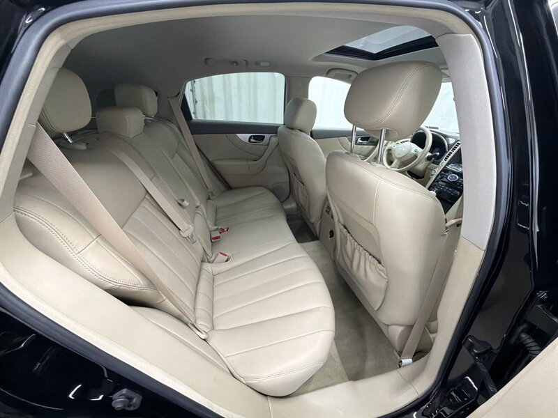 Used 2017 INFINITI QX70 AWD w/ Premium Package image 14