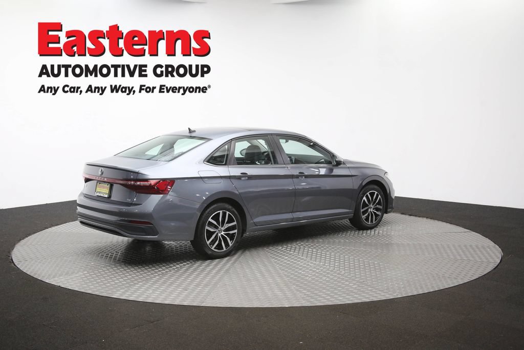 Used 2025 Volkswagen Jetta SE FWD image 41