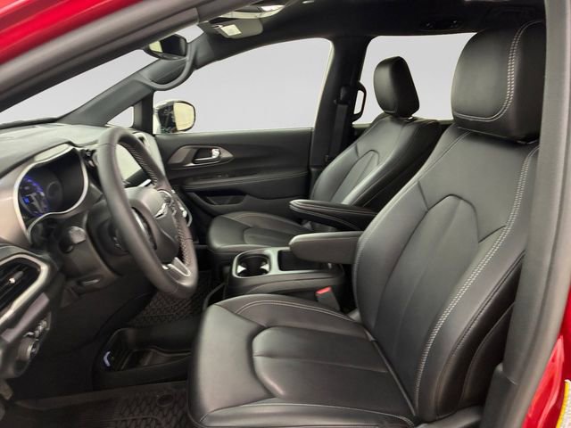 Used 2025 Chrysler Pacifica Select FWD image 12