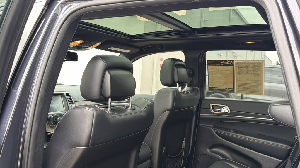 Used 2015 Jeep Grand Cherokee Limited w/ Luxury Group II AWD/4WD image 17