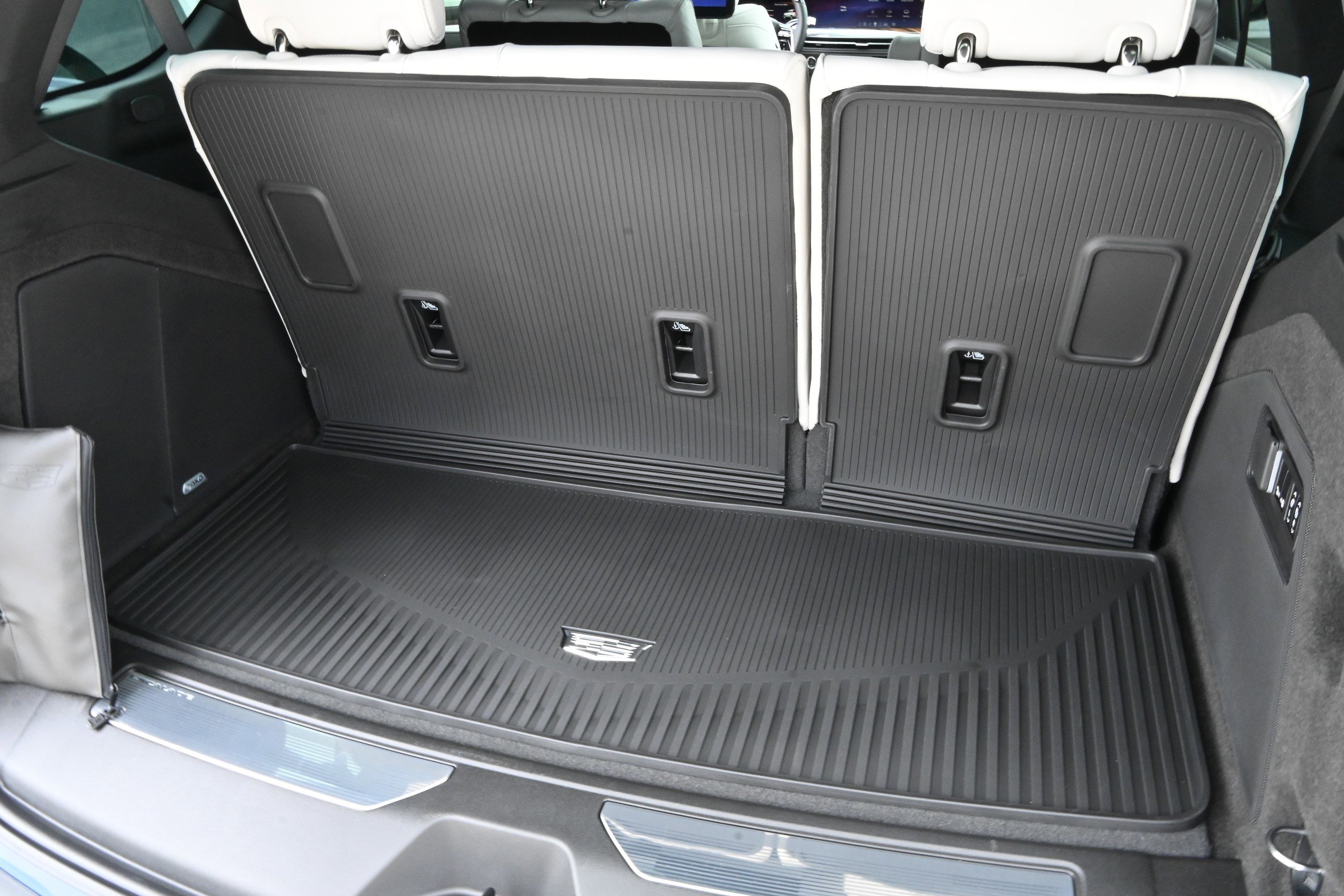 Used 2026 Cadillac Escalade Platinum Sport w/ LPO, ONYX Package image 35