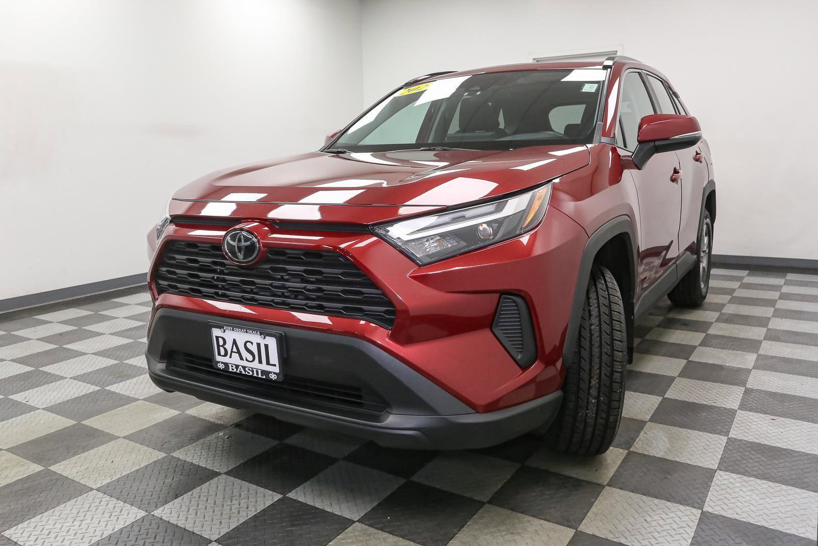 Used 2024 Toyota RAV4 XLE w/ Convenience Package image 4