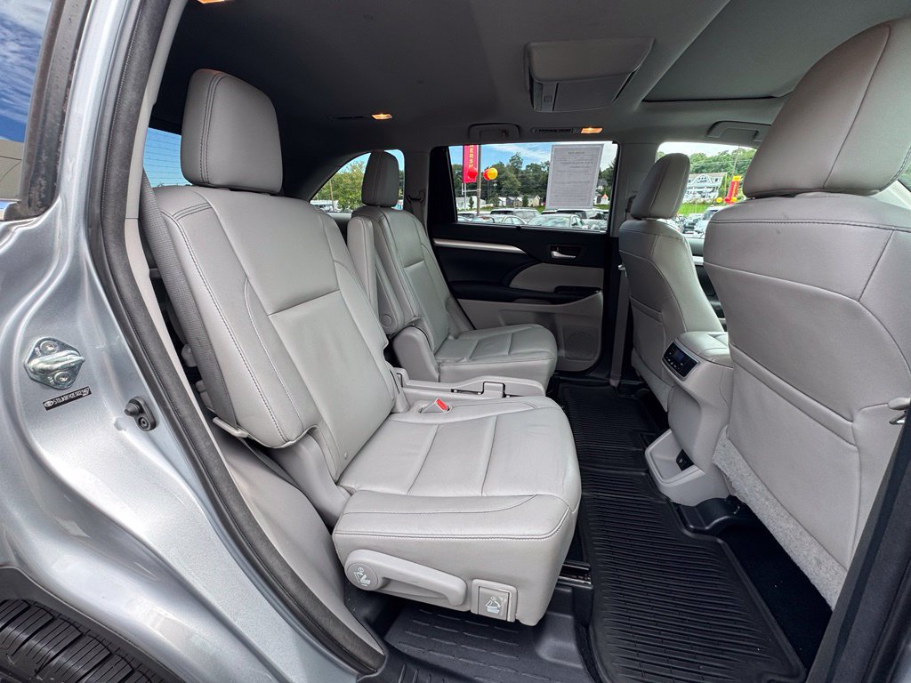 Used 2014 Toyota Highlander XLE AWD/4WD image 31