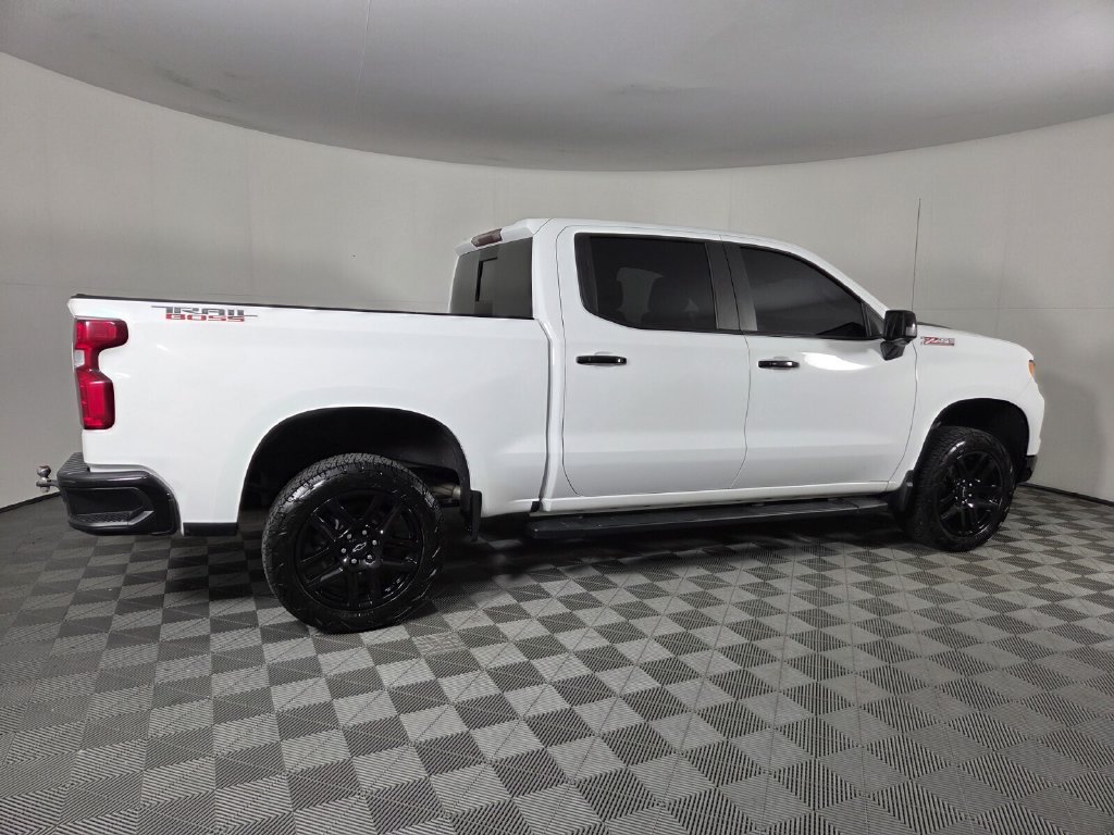 Used 2024 Chevrolet Silverado 1500 LT Trail Boss w/ LT Trail Boss Premium Package AWD/4WD image 4