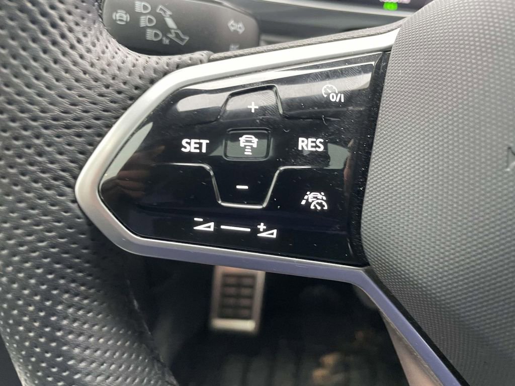 Used 2024 Volkswagen Tiguan SE R-Line w/ MDO Package, Three-Row image 33