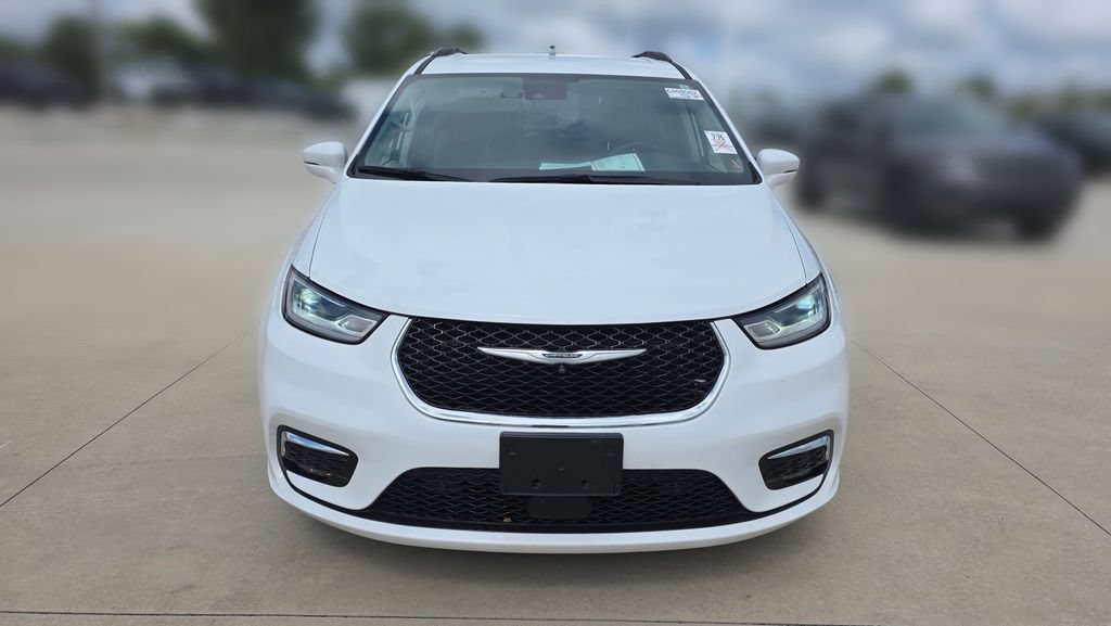 Used 2022 Chrysler Pacifica Touring-L w/ Uconnect Theater Family Group FWD image 8