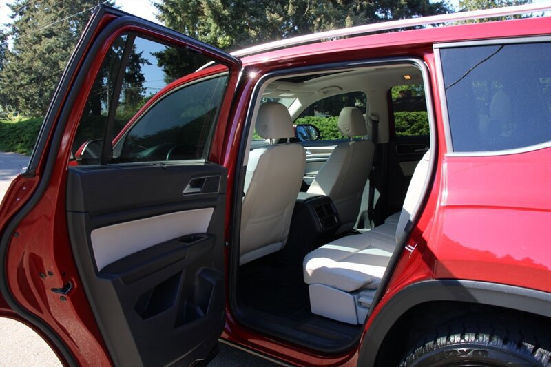 Used 2018 Volkswagen Atlas SEL AWD/4WD image 17