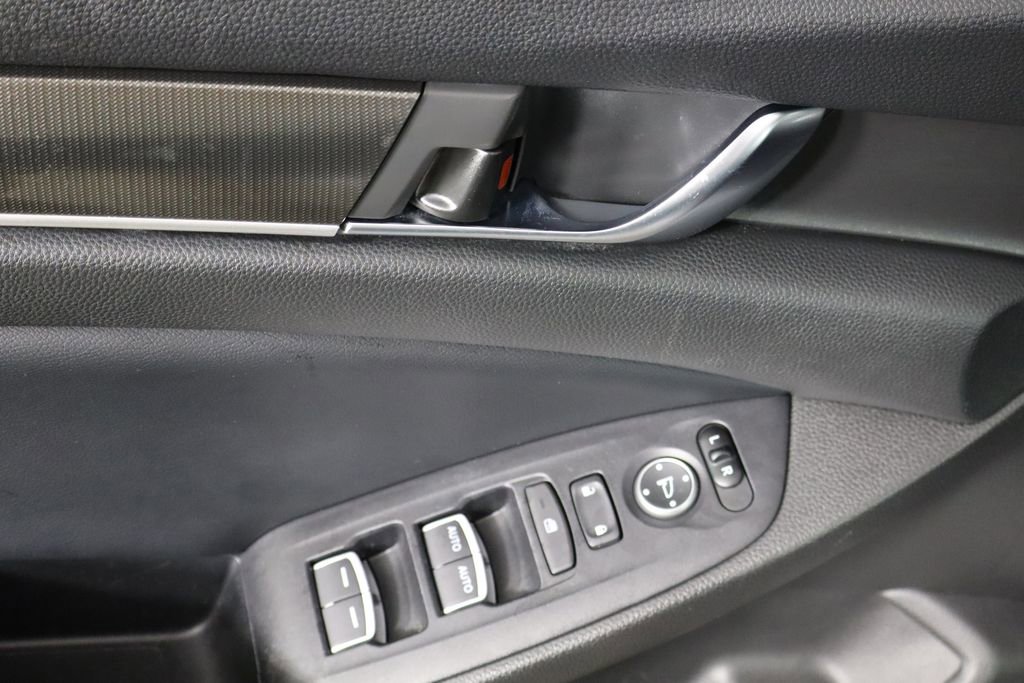 Used 2018 Honda Accord Sport image 19
