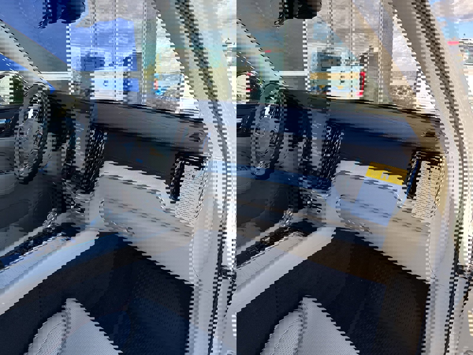 New 2026 Volvo XC60 B5 Ultra w/ Climate Package image 14