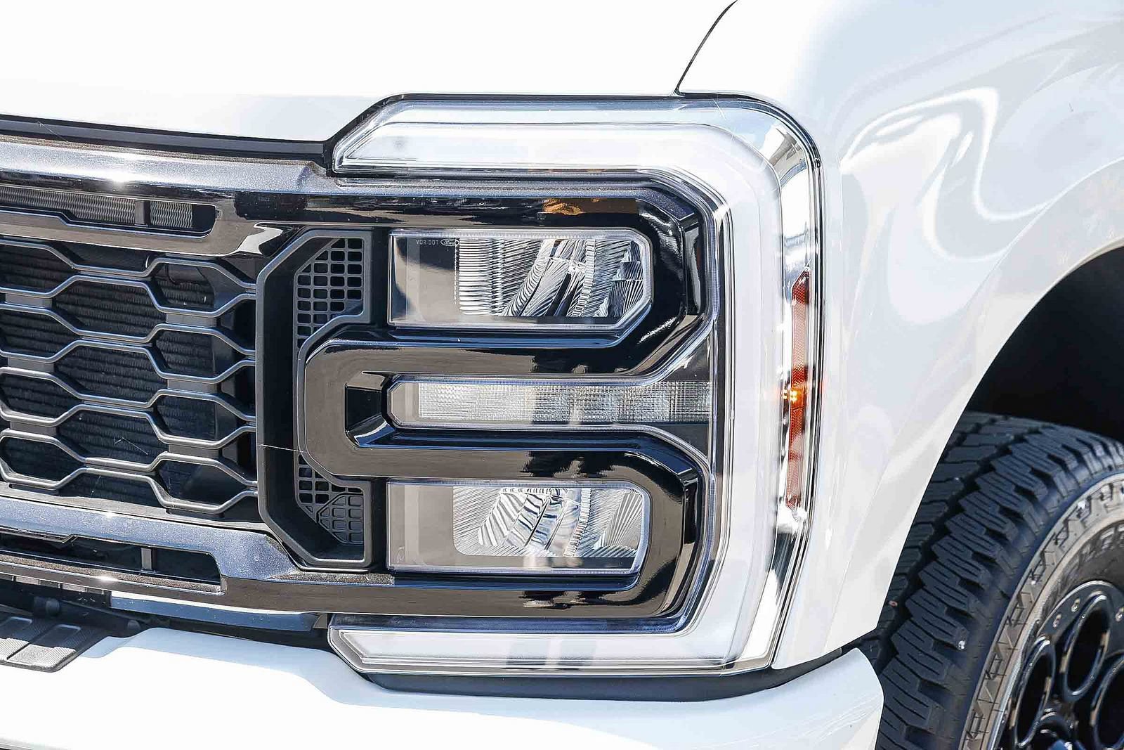 Used 2025 Ford F350 Lariat w/ Black Appearance Package AWD/4WD image 7
