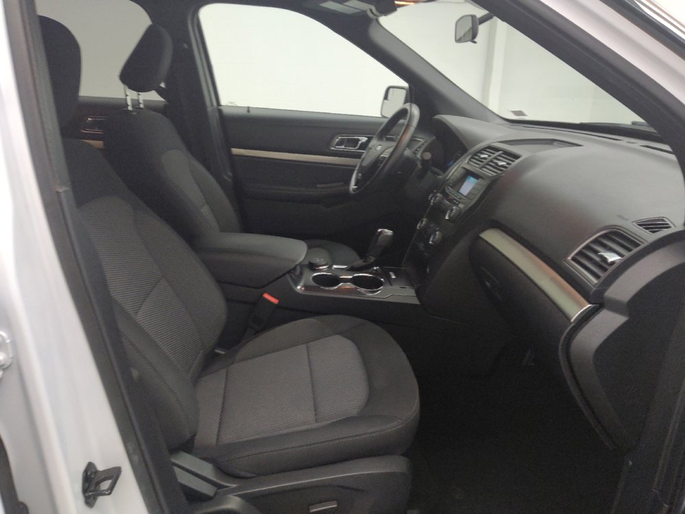 Used 2019 Ford Explorer XLT image 21