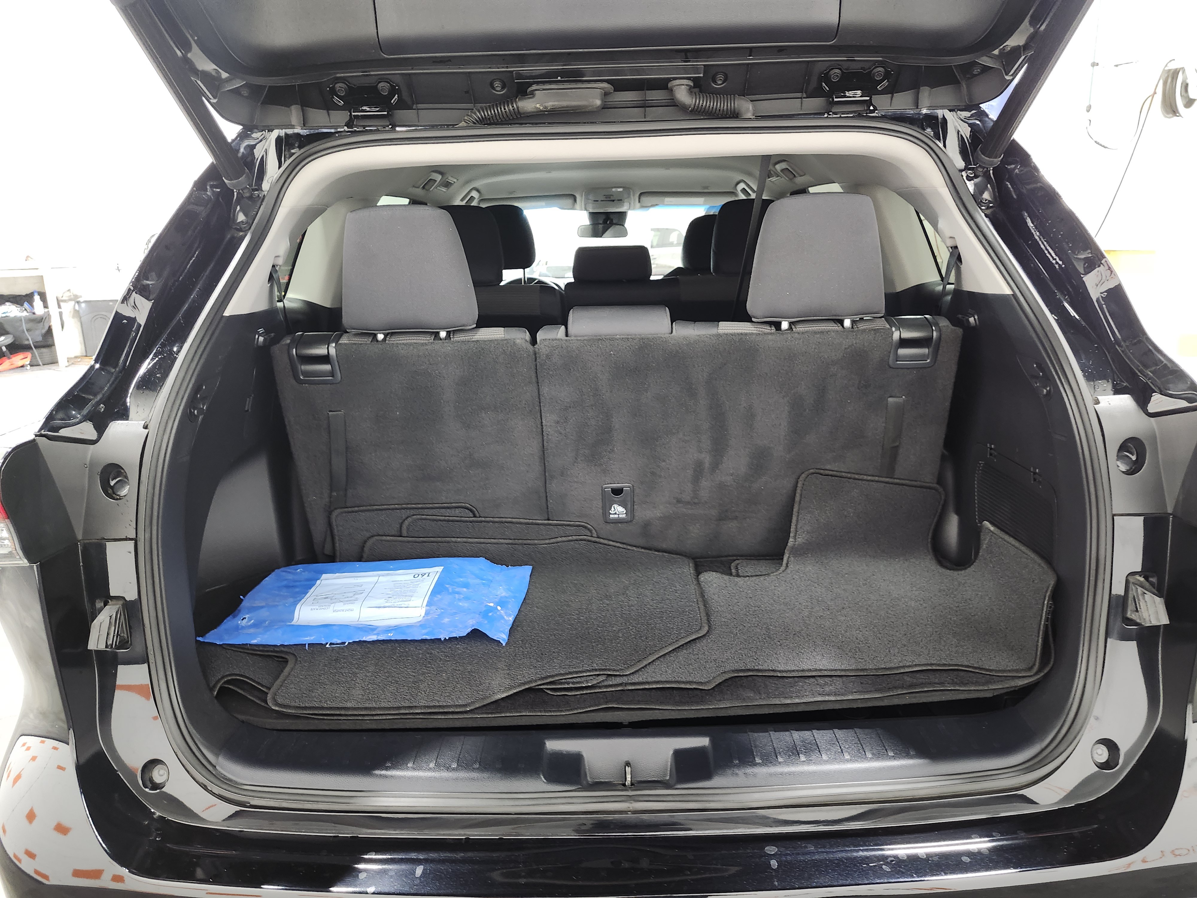Used 2023 Toyota Highlander LE AWD/4WD image 22