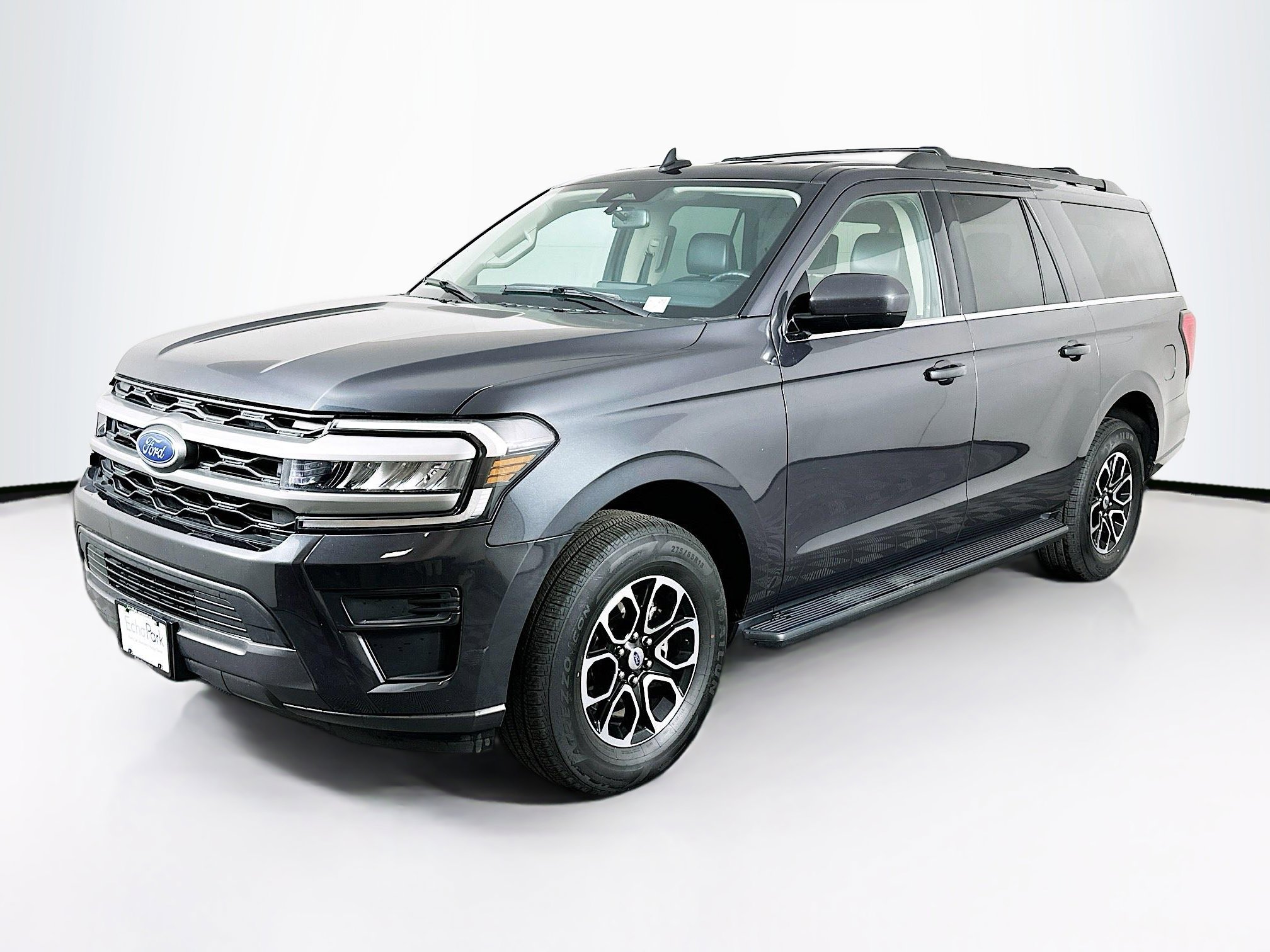 Used 2024 Ford Expedition Max XLT image 3