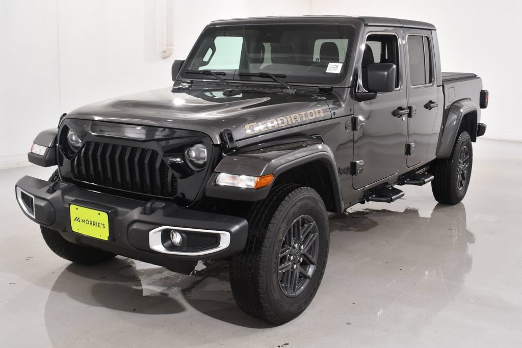 Used 2024 Jeep Gladiator Sport AWD/4WD image 2