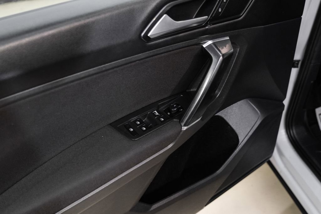 Used 2018 Volkswagen Tiguan S image 37