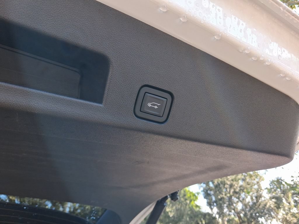 Used 2024 Chevrolet Traverse LS FWD image 13