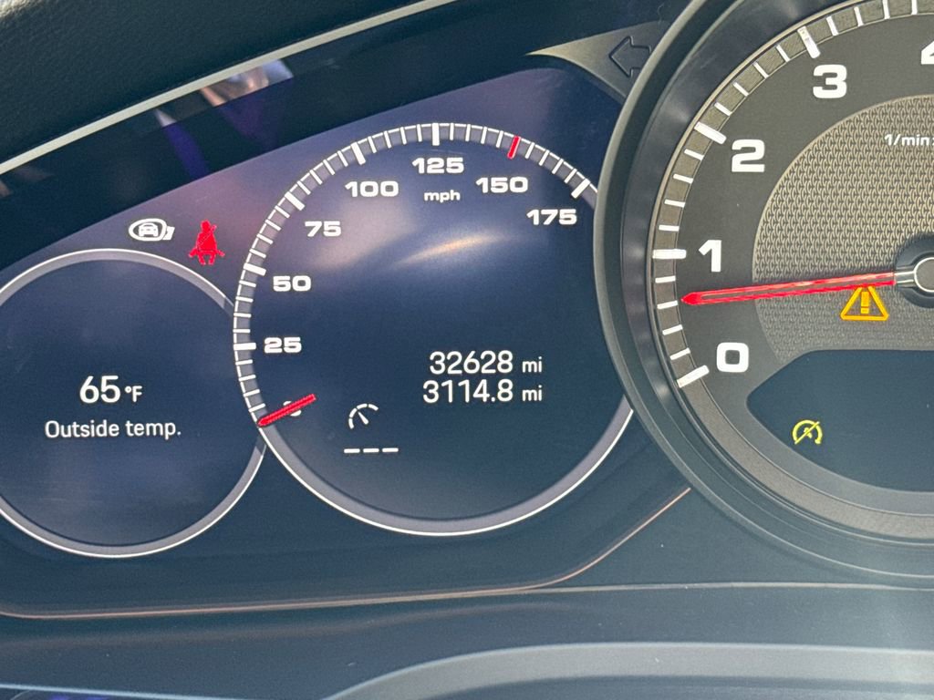 Used 2023 Porsche Cayenne Platinum Edition image 28