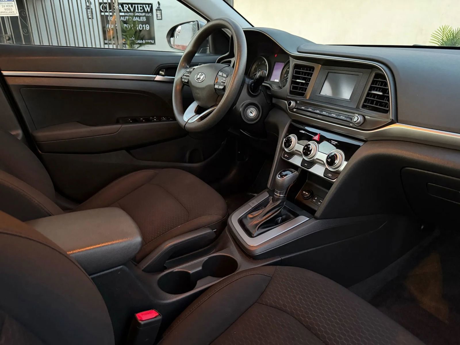 Used 2019 Hyundai Elantra SE w/ Winter Weather Package image 17