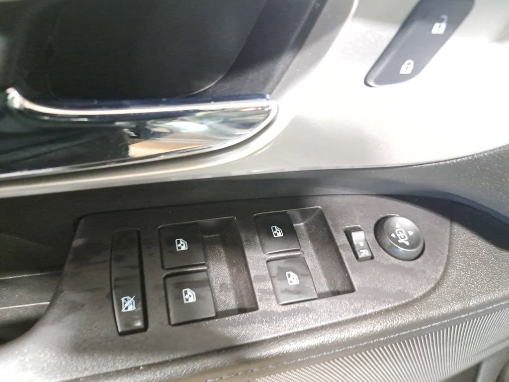 Used 2017 Chevrolet Equinox LS image 24