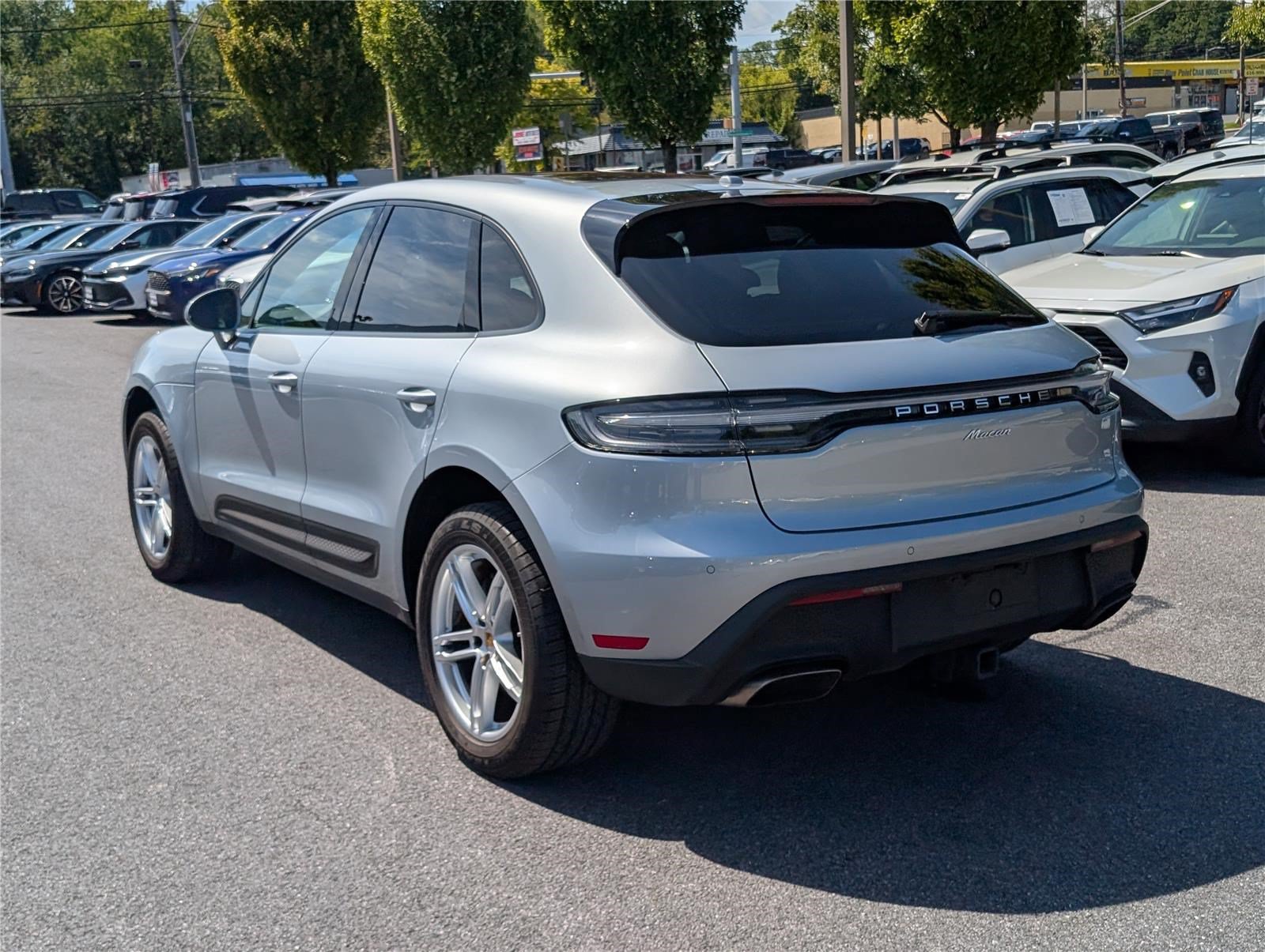 Used 2024 Porsche Macan AWD/4WD image 5