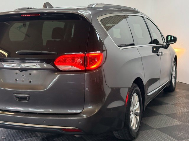 Used 2018 Chrysler Pacifica Touring-L Plus w/ Advanced Safetytec Group FWD image 11