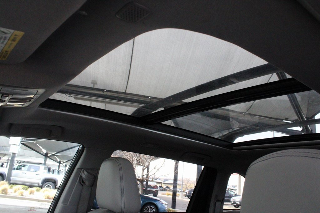 Certified 2018 Toyota Highlander Limited Platinum image 5