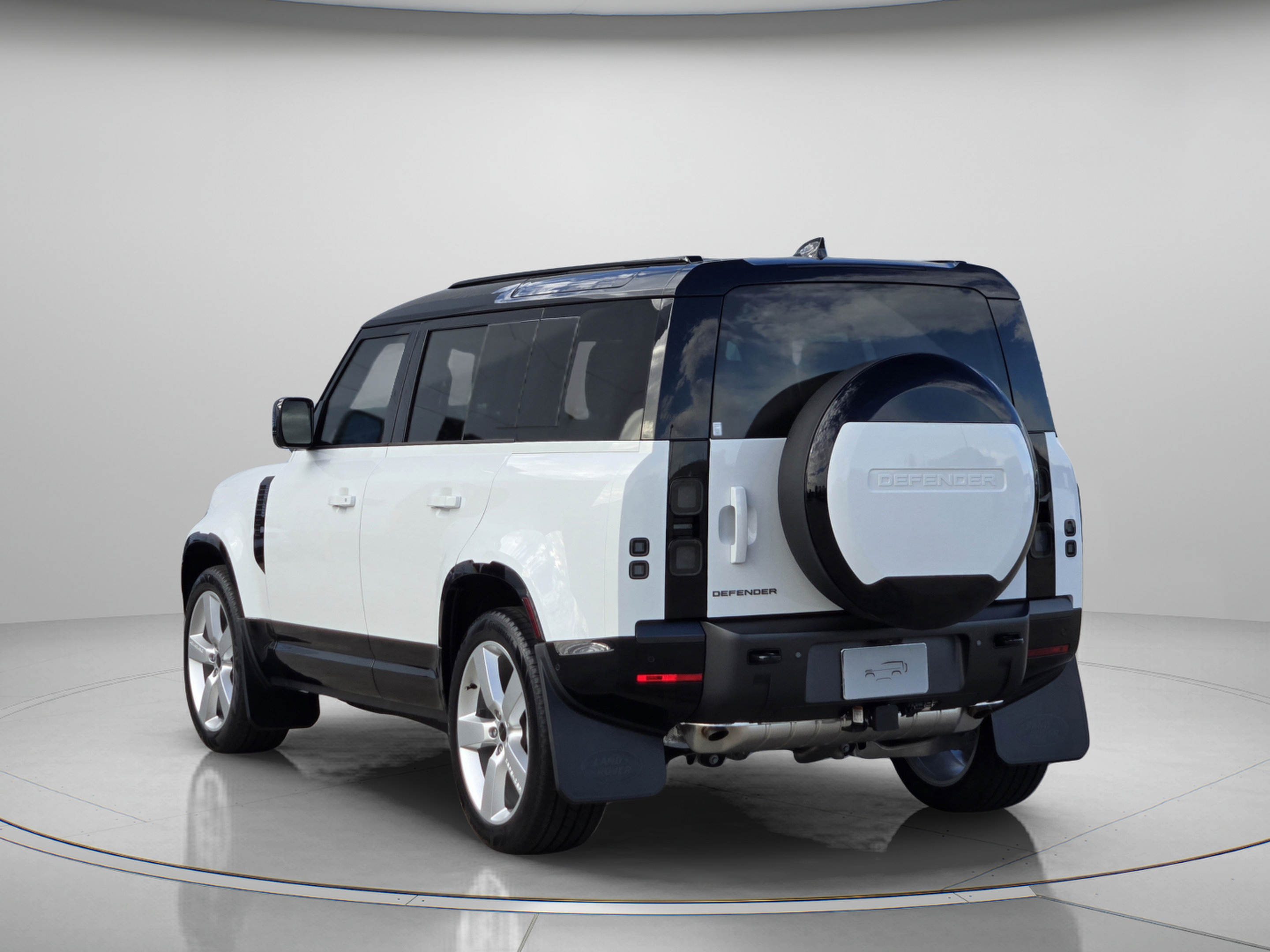New 2026 Land Rover Defender 110 X-Dynamic SE AWD/4WD image 3