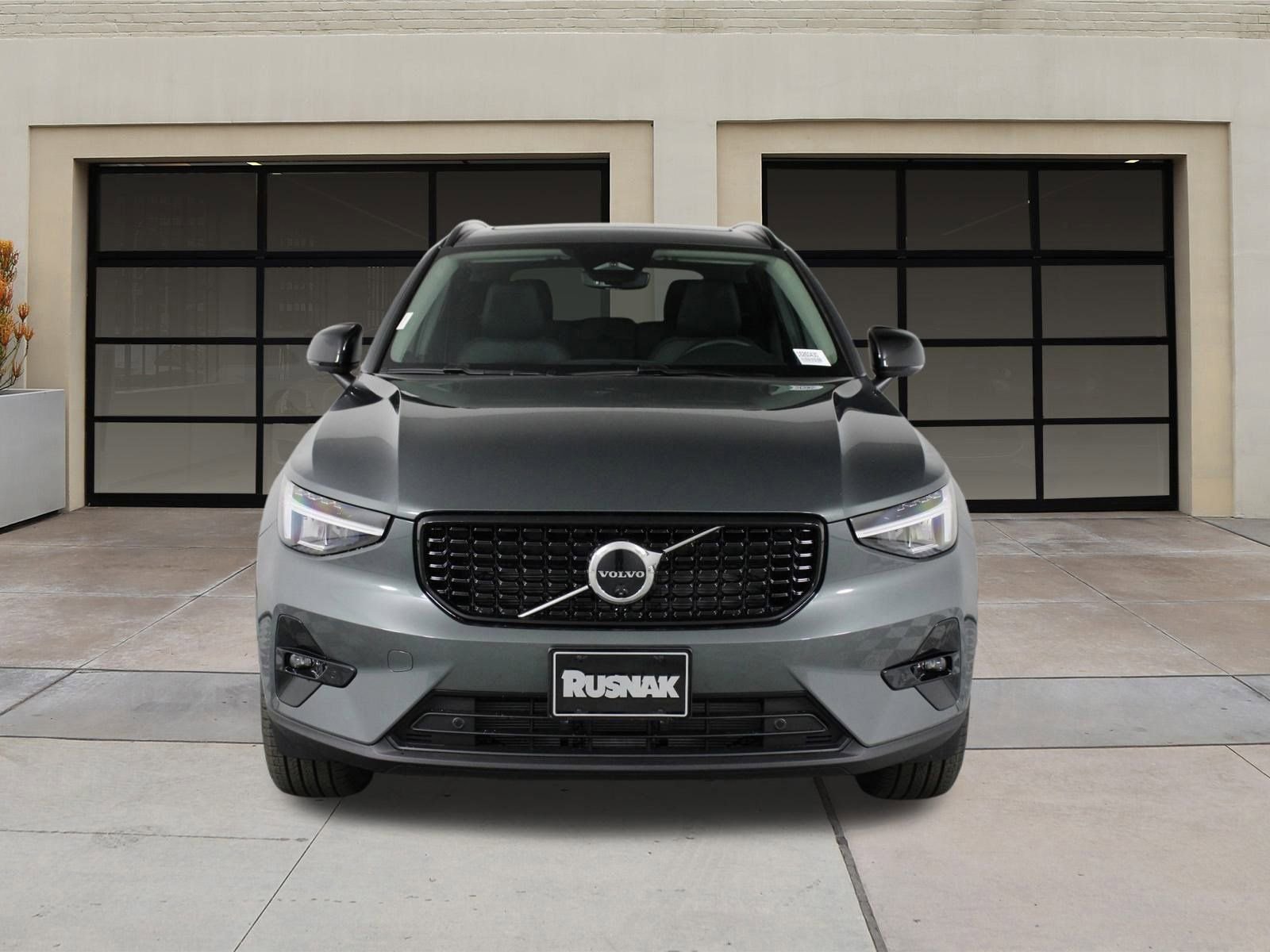 New 2026 Volvo XC40 B4 Plus image 2