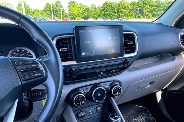 Used 2021 Hyundai Venue SEL w/ Cargo Package FWD image 9