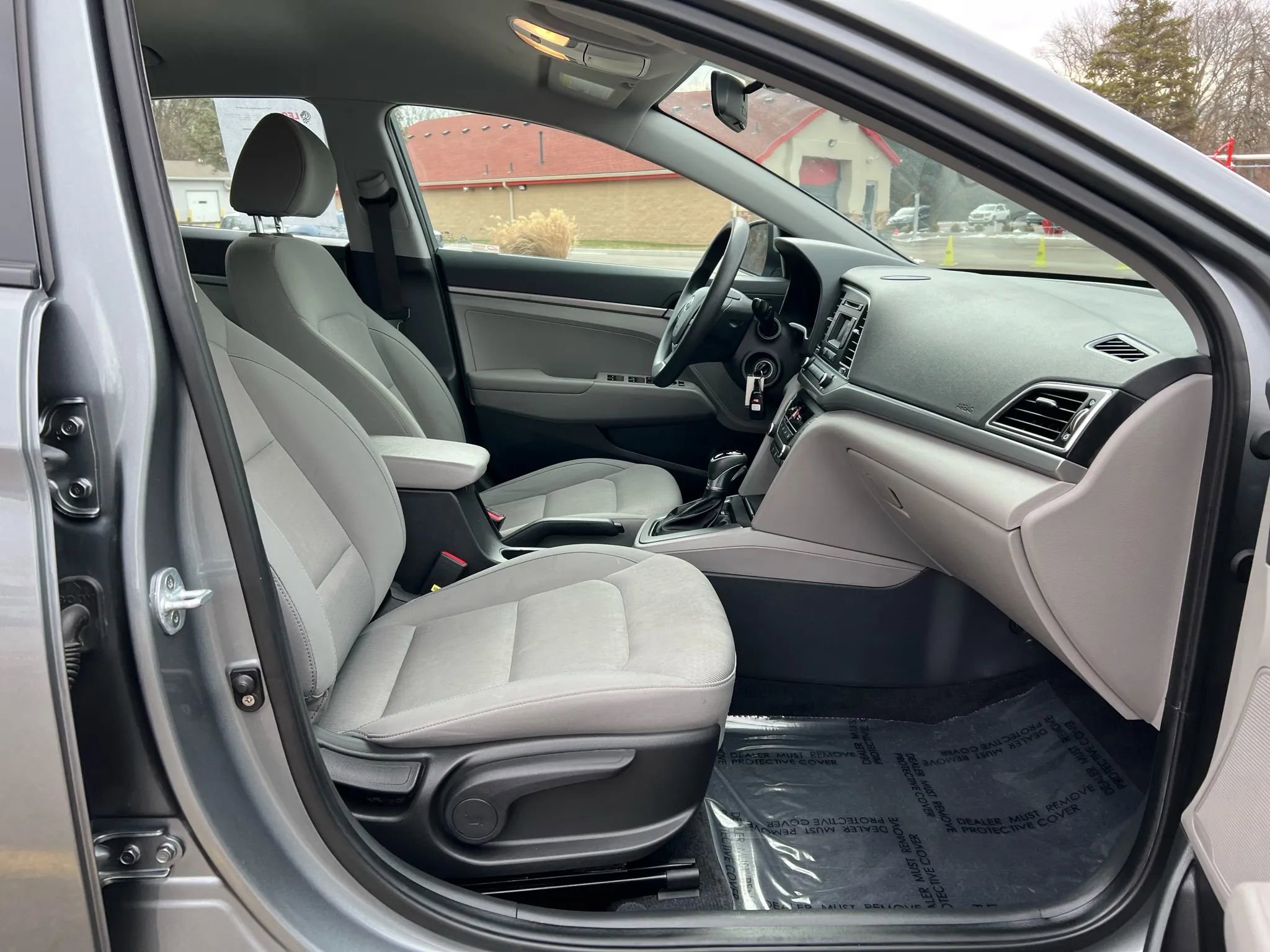 Used 2017 Hyundai Elantra SE image 23