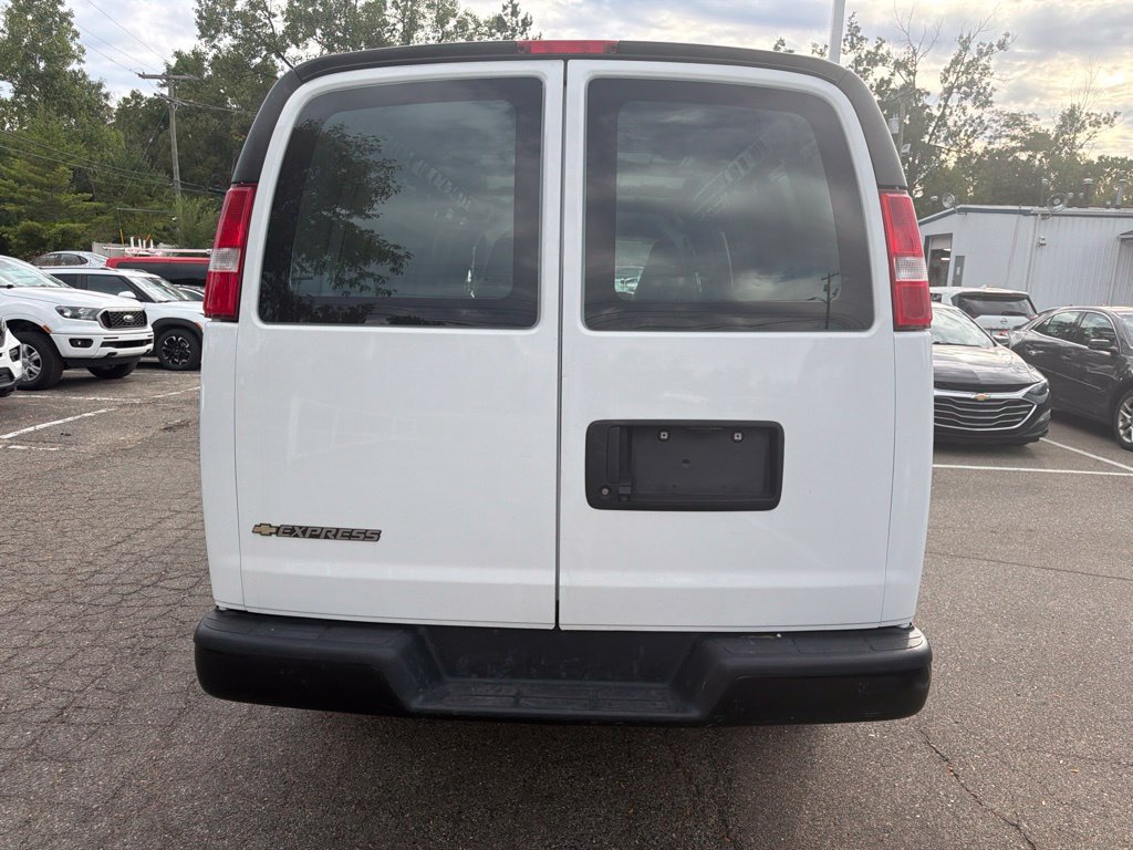 Used 2022 Chevrolet Express 2500 Extended RWD image 6