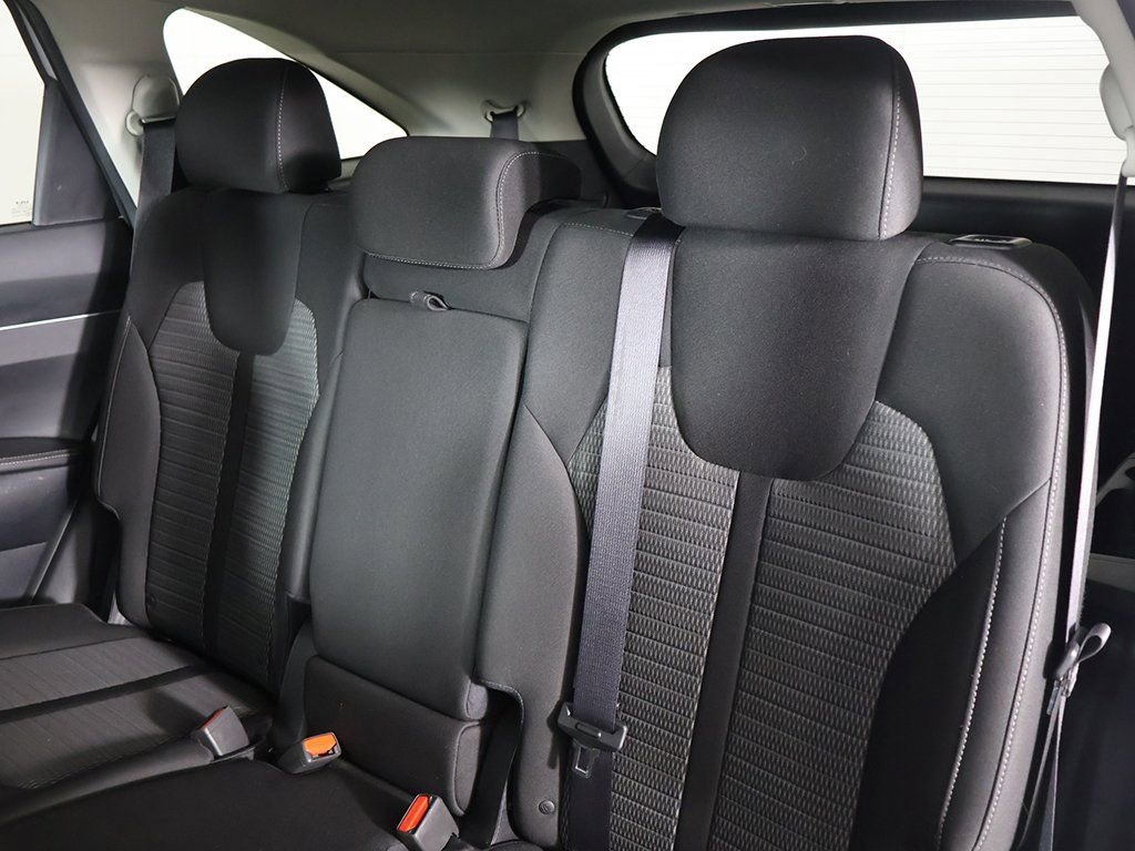 Used 2023 Kia Sorento LX image 30