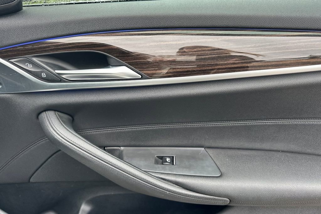 Used 2018 BMW 530i image 18