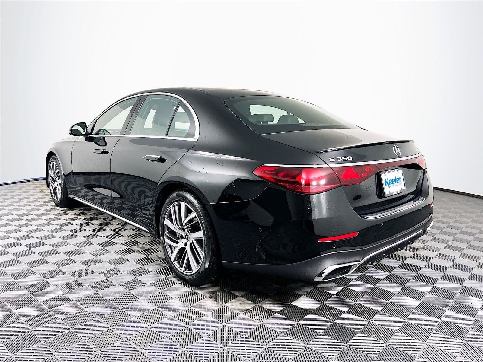 New 2026 Mercedes-Benz E 350 4MATIC Sedan image 4