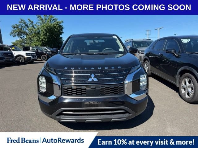Used 2023 Mitsubishi Outlander ES AWD/4WD image 2
